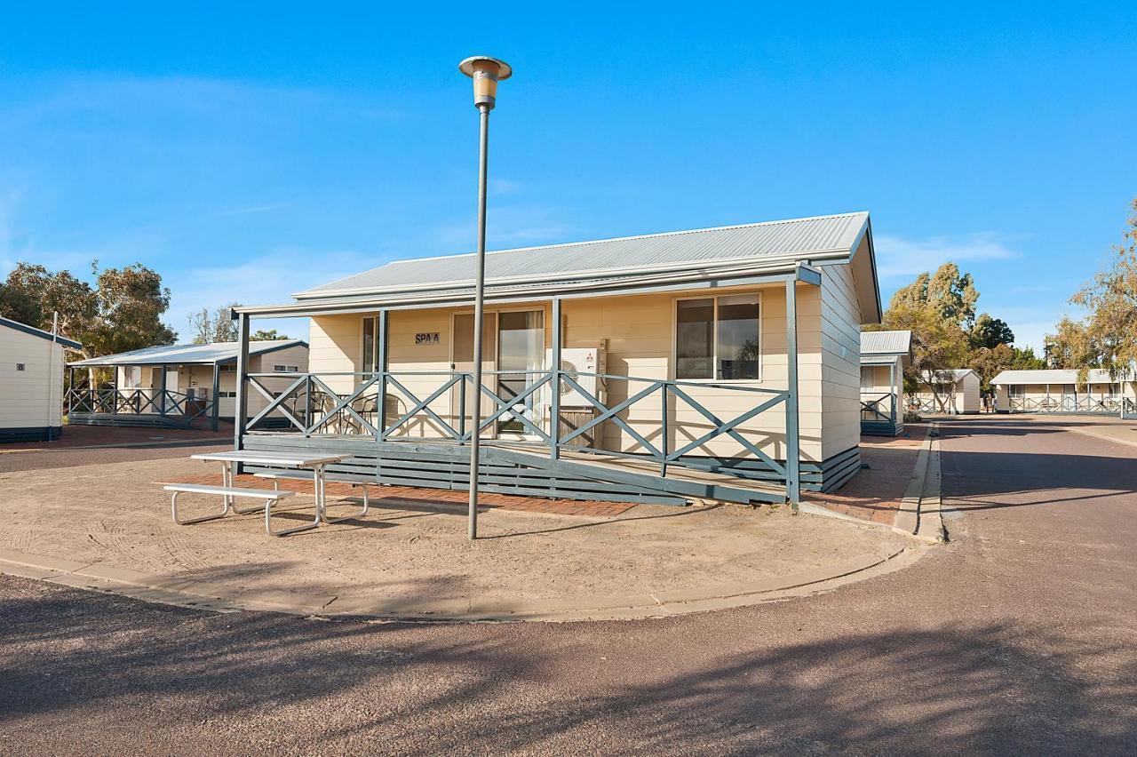Port Broughton Tourist Park Hotel Buitenkant foto